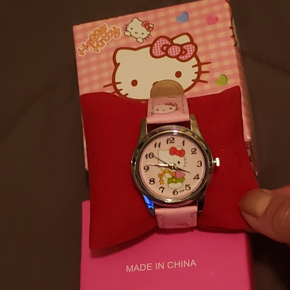 NWOT- PINK HELLO KITTY WATCH - Picture 8 of 8